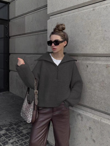 Pull-over en maille rouge uni pour femme, coupe oversize, col polo à demi-zip, style mode hiver, vente en gros - Product Image 3