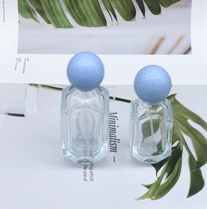 Botella <span class=keywords><strong>de</strong></span> perfume Premium <span class=keywords><strong>de</strong></span> 30ML y 50ml, botella <span class=keywords><strong>de</strong></span> agua con tapa <span class=keywords><strong>de</strong></span> bola azul para bebé, espray <span class=keywords><strong>de</strong></span> cosméticos finos - Product Image 2