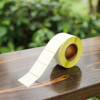 Rouleau d'étiquettes d'expédition thermiques directes personnalisées 4"x6" en glassine avec doublure jaune et blanche, autocollant code-barres étanche pour la logistique