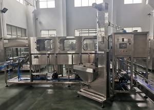 مصنع 10L 19L 20L Polycarboonated زجاجة تعبئة مصنع 5 جالون موزع برميل ماكينة تعبئة المياه - Product Image 3