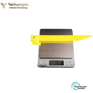 Piquets de tente en plastique jaune de qualité industrielle avec design dentelé pour le camping en extérieur toutes saisons, emballés - Product Image 2