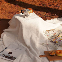 Couverture de pique-nique tissée style bohème avec pompons, plusieurs tailles disponibles, tapis d'extérieur portable et pliable pour le camping, la plage et le parc
