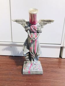 Statuetta Angelo Banksy con Secchio di Vernice, Scultura di Moda in Resina, Regalo Molto Richiesto - Product Image 3