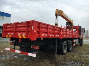 Camión Volquete Autocargable FAW 6x4 14T con Brazo Recto para Transporte de Madera - Product Image 4