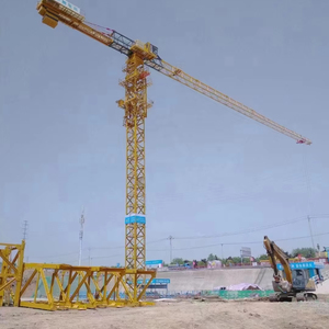 Grúa Torre Sin Cabina Zoomlion 7025-12, Capacidad de Elevación de 12 Toneladas, Altura Independiente de 46 m, Grúa Torre para Construcción - Product Image 1