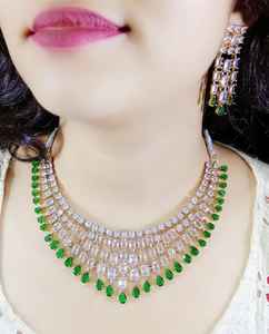 ชุดสร้อยคอป้องกันการเสื่อมเสียของผู้หญิงอินเดียพร้อมต่างหูเข้าคู่และเครื่องประดับ Maang Tika สำหรับงานแต่งงานของขวัญงานหมั้น - Product Image 4