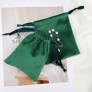 Pochette à bijoux en velours épais vert foncé avec cordon de serrage, sac cadeau de luxe en velours doux pour emballage de colliers et bracelets, logo et taille personnalisés - Product Image 2