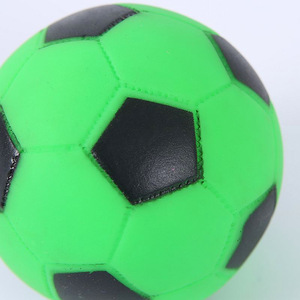 Pelota de Fútbol Chirriante McQqi de 6 cm, Juguete de Vinilo para Perros, para la Dentición y el Entrenamiento, Juguete Sonoro para Mascotas - Product Image 3