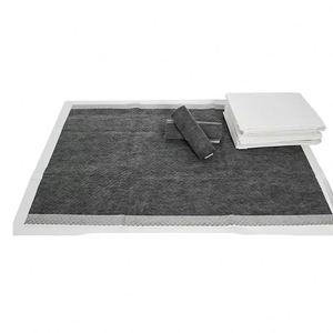 Tapis de propreté écologiques en charbon de bois anti-odeur, non tissés, super absorbants et anti-fuites pour l'apprentissage de la propreté des chiots, lot de 100 en vrac - Product Image 1
