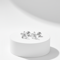 Anting-anting tusuk tulang rawan tragus bunga tren baru 2026, model flat back, perhiasan tubuh modis untuk wanita dan pria
