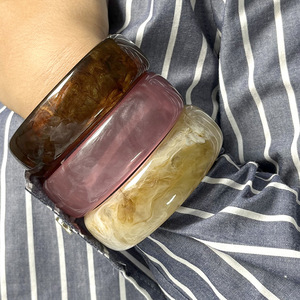 Brazalete de Resina Acrílica con Forma de C Ancha, Estilo Francés, Exagerado, Abierto, para Mujer - Product Image 2