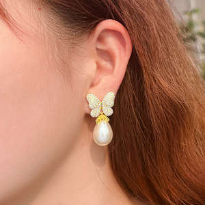 Bông tai thả hình bướm đính đá zirconia vi mô, kiểu dáng xinh xắn, thích hợp cho phụ nữ đeo hàng ngày, dự tiệc và đính hôn, kèm trang sức ngọc trai. - Product Image 2