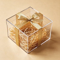 Boîte de présentation de luxe en acrylique transparent avec couvercle, boîte vitrine en acrylique durable et papier déchiqueté pour emballage d'anniversaire