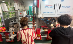 Machine d'emballage de riz Ewinall DCS-15FB2, 1 kg, 2 kg, 5 kg, graines de sésame, sac en plastique PE, contrôle PLC, métal, capacité de 2,5 à 15 kg - Product Image 2