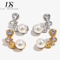 Boucles d'oreilles clous Dreamshow en forme de C avec fausses perles et accents transparents, plaqué or et ton acier, en acier inoxydable 316L, bijoux de créateur