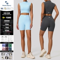 Ensemble de yoga 2 pièces respirant et léger pour femme : Brassière de sport sans manches à col montant et short cycliste taille haute pour la gym et le fitness
