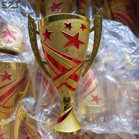 Coupe de trophée en plastique doré personnalisée EZD, vente en gros, trophées de récompense haut de gamme pour les tournois sportifs et les événements d'entreprise