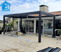 Pergola électrique moderne en aluminium Sweet Home avec toit à lames orientables, imperméable et écologique, pour terrasse extérieure et patio