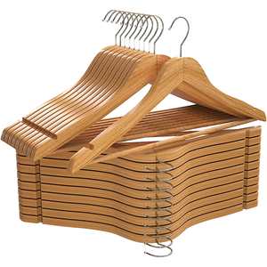प्रीमियम नई डिजाइन वयस्कों मेपल हुक और सिलिकॉन गैर पर्ची स्ट्रिप्स लकड़ी के कपड़े हैंगर भागों - Product Image 1