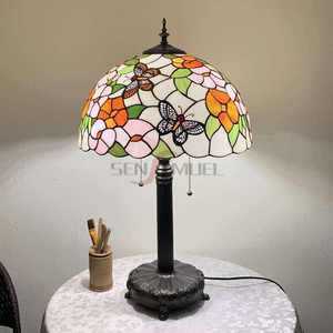 Vente en gros sur mesure de verre coloré style <span class=keywords><strong>Tiffany</strong></span> abat-jour en verre <span class=keywords><strong>papillon</strong></span> rose peint à la main <span class=keywords><strong>lampe</strong></span> de table en verre d'art - Product Image 3