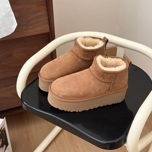DB Handmade <span class=keywords><strong>Bottes</strong></span> de neige à tige courte d'automne et d'hiver pour femmes-Semelle épaisse, doublée de polaire, levage du talon, cuir véritable et fourrure - Product Image 2