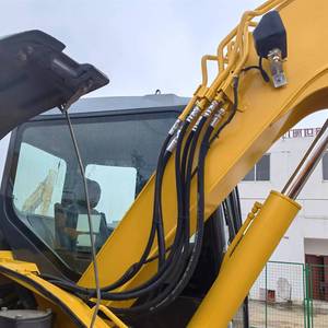 รถขุดตีนตะขาบขนาดเล็ก Komatsu PC78 US มือสอง พร้อมใบมีดปรับมุมได้ ห้องโดยสารติดแอร์ ระบบ Quick Hitch ได้รับการรับรองมาตรฐาน CE เหมาะสำหรับงานรื้อท่อ  เครื่องยนต์ 55.6 แรงม้า - Product Image 2