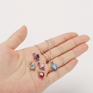 ผู้ผลิตเครื่องประดับ ขายส่ง สร้อยคอเหล็กกล้าไร้สนิม ประดับเพชรซิคอนรูปหัวใจหลากสีตามสั่ง - Product Image 4