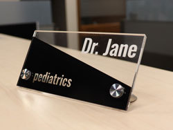 Plaque <span class=keywords><strong>de</strong></span> <span class=keywords><strong>nom</strong></span> <span class=keywords><strong>de</strong></span> <span class=keywords><strong>bureau</strong></span> en métal gravée sur mesure, support <span class=keywords><strong>de</strong></span> panneau <span class=keywords><strong>de</strong></span> table <span class=keywords><strong>de</strong></span> <span class=keywords><strong>bureau</strong></span> à double insertion - Product Image 2