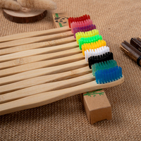 Vente chaude 100% brosse à dents en bois de charbon de bois doux en bambou naturel pour des soins bucco-dentaires supérieurs, une hygiène dentaire et des soins des gencives