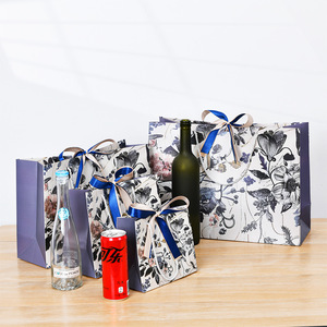 Sac en papier blanc de luxe à 3 couches imprimé sur mesure, écologique, brillant, avec poignée en ruban et estampage à chaud pour vêtements - Product Image 2