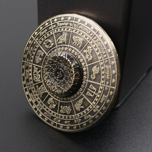 Juguete de descompresión metálico transfronterizo de Guangdong: Martillo de Thor, Buda, Loto, Tocadiscos Creativo Casual y Giroscopio - Product Image 1