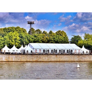 เต็นท์กลางแจ้งอลูมิเนียมแบบผสมผสานกันอย่างหรูหราเต็นท์สำหรับงานแต่งงานงานเลี้ยงแข่งม้าเต็นท์สำหรับจัดงานแข่งขันแบบผสมผสานสีขาว - Product Image 5