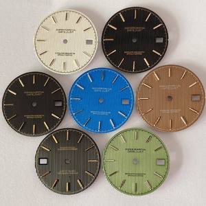 นาฬิกา NH35 รุ่นวินเทจใหม่ หน้าปัดลายทางสีเขียวเรืองแสง แสดงวันที่ ขนาด 28.5 มม. ทำจากวัสดุทองเหลือง - Product Image 1