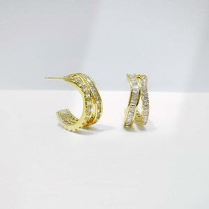 Boucles d'oreilles de luxe en argent sterling 925 plaqué or 22 carats avec strass, style western hip hop, croix, pour femmes, tendance. - Product Image 1