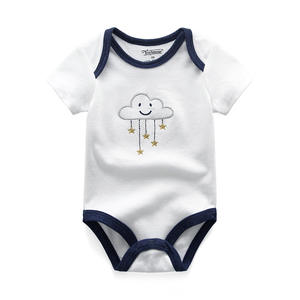 طقم هدايا للمواليد الجدد من 5 قطع بتصميم عصري مخطط، ملابس للأولاد من 0-12 شهرًا، ملابس صيفية قطنية، بدلات قصيرة، صديري، وجمبسوت في عبوة من 5 قطع - Product Image 4