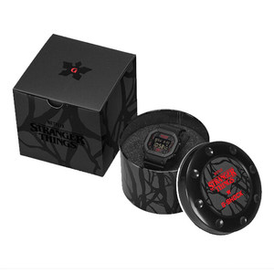 Reloj Digital Ovalado de Lujo de Última Generación en Colaboración con Stranger Things - Edición Limitada Moderna y a la Moda - Product Image 3