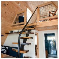 Escalier droit moderne et spacieux pour villa, résistant à l'humidité, tendance et grandiose