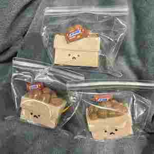 Nuevos Juguetes Antiestrés Realistas de Silicona y Plástico para Todas las Edades, Bolsa de Castañas, Juguete para Apretar para Aliviar el Estrés, para Niños de 5 a 7 Años - Product Image 4