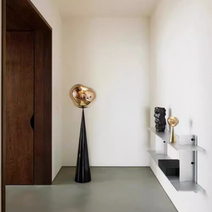 Lámpara de pie LED creativa de <span class=keywords><strong>lava</strong></span> volcánica, estilo nórdico minimalista, para hotel, dormitorio, tienda de ropa, posmoderna, azul y rojo. - Product Image 4
