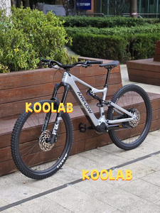 Vélo de montagne électrique Amflow PL Carbon avec système d'entraînement Amflow Avinox, écran de contrôle LED intégré, vélo électrique Amflow PL à suspension intégrale - Product Image 4