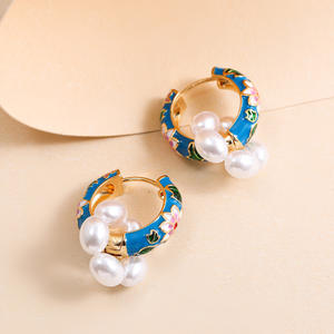 HE0132 Pendientes de <span class=keywords><strong>aro</strong></span> de latón chapado en oro de 18 quilates con esmalte y perlas florales chinas, estilo chino nuevo, para mujer, venta al por mayor - Product Image 5