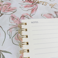 Bloc de Notas de Papel Suelto con Espiral Floral Whispers Bloom, 100gsm, A4, Impresión de Lirios Rosas, 100 Hojas, Regalo para Mujeres, Oficina, Escuela, Papelería