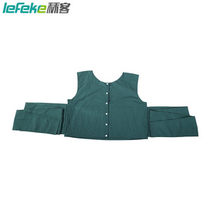 Los pacientes mayores postrados en cama en el condado de Like necesitan sujeciones, sujeciones para sillas de ruedas y prendas de sujeción para camas para ser controlados. - Product Image 5