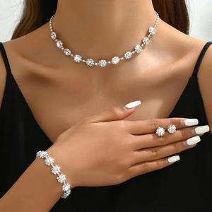 Set perhiasan Fashion wanita gelang Choker berlian imitasi kristal gaya Austria gelang Tautan anting menjuntai untuk mempelai wanita Prom - Product Image 6