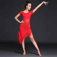Robe de danse latine à gland noir avec coupe asymétrique rouge à manches courtes Sexy Ballroom Performance Wear à la mode Sexy Dancewear