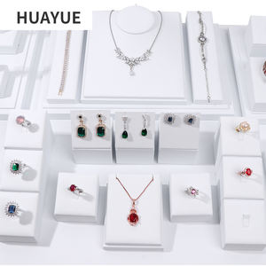 Exhibidores de Joyería Huayue, Juego de Exhibidores de Anillos, Aretes, Collares y Pulseras de Cuero PU Blanco Personalizado - Product Image 6
