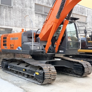 Excavatrice sur chenilles hydraulique Hitachi ZX240 d'origine japonaise de 24 tonnes, modèle 2022, occasion, avec moteur, pompe, boîte de vitesses et groupe motopropulseur. - Product Image 2