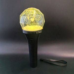 Faveurs de fête populaires clignotant diamant RF contrôleur central lumière LED colorée bâton clignotant pour Concerts et événements - Product Image 2