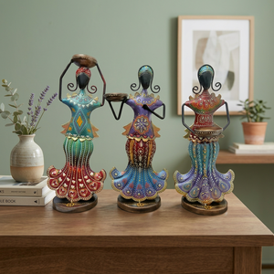 Figurines artisanales en fer de femmes tribales africaines, lot de 3 |   Statues Porte-Bougies Métalliques Colorées pour la Décoration Intérieure et le Salon - Product Image 1