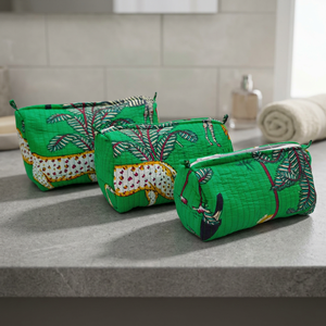 Kit de voyage matelassé en tissu de coton léger et écologique Green Jungle Dot - Audacieux et aventureux - Product Image 3